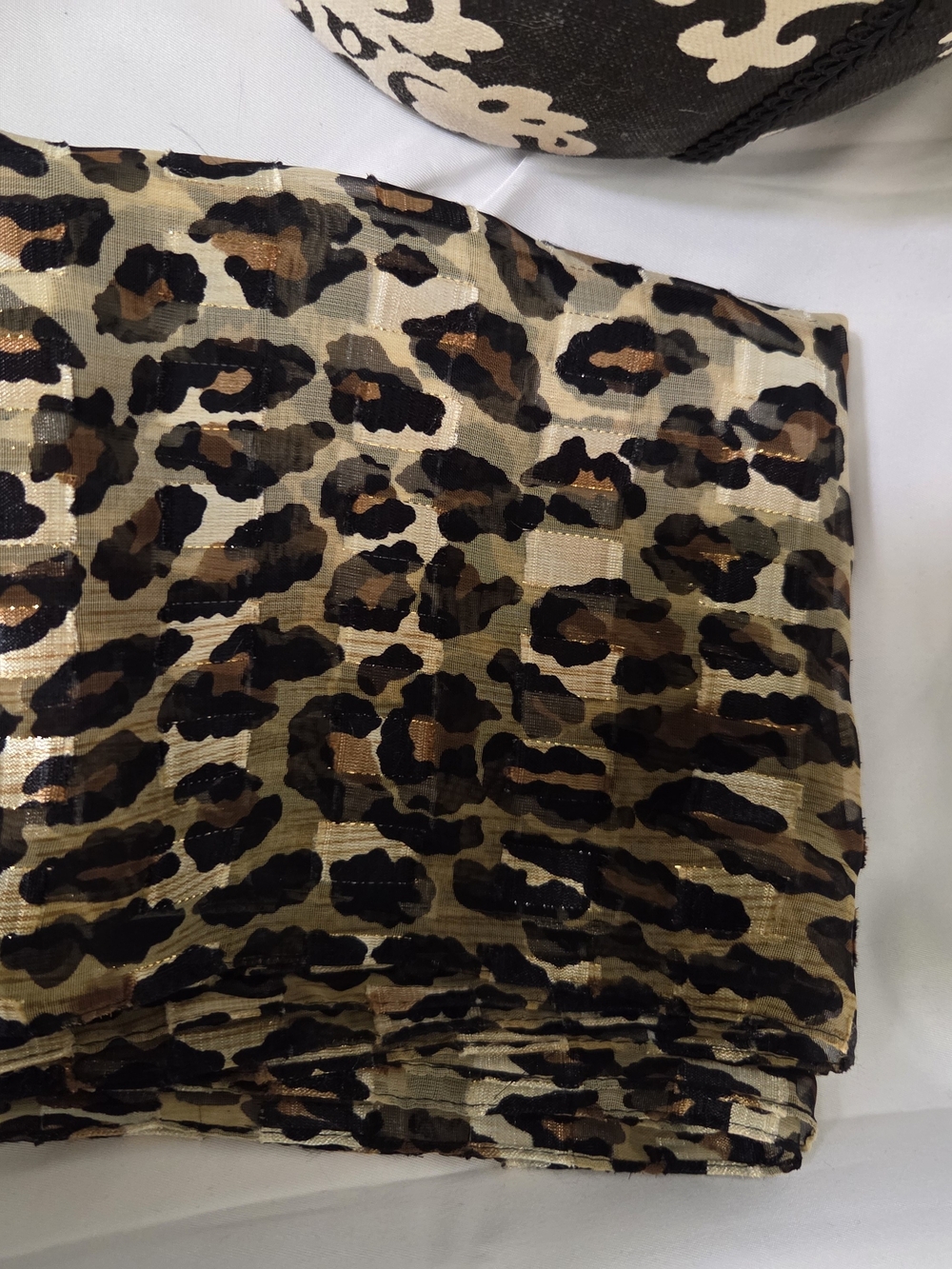 S123. Leopard Print Women's Scarf - Picture 6 of 6